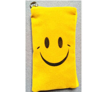 Offering cute velvet pouch in wholesale price(D1008)